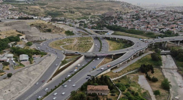 İzmirde sürücülere ‘Survivorı yaşatan dev kavşak