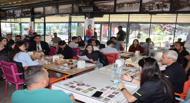 İzmit Belediyesi, 19 Mayısa gençlerle hazırlanıyor