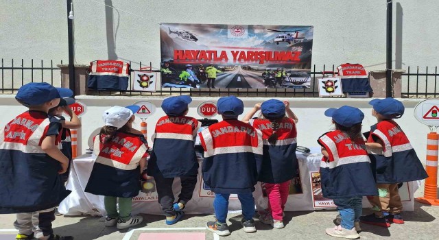 Jandarmadan öğrencilere trafik eğitimi