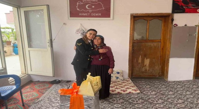 Jandarmadan şehit anneleri ve eşlerine Anneler Günü sürprizi