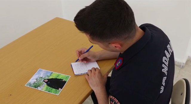 Jandarmanın Anne Sevgisi İzleyenleri Duygulandırdı