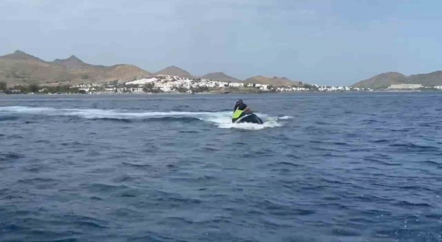 Jet ski ile kaçmaya çalıştılar