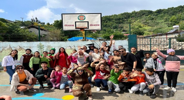 KAEÜ Sağlık Hizmetleri Topluluğu, Hatayda depremzede çocuklara dokundu