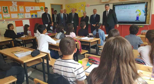 Karabükte okuma seferberliği kitap dağıtımı ile başladı