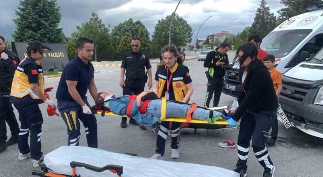 Karamanda minibüs motosiklete arkadan çarptı: 1 yaralı