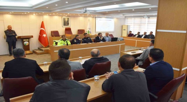 Karapınarda trafik sorunları masaya yatırıldı