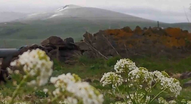 Karsta Dumanlı Dağının zirvesine kar yağdı