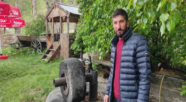 Karsta tarihi değirmen yoğun ilgi görüyor
