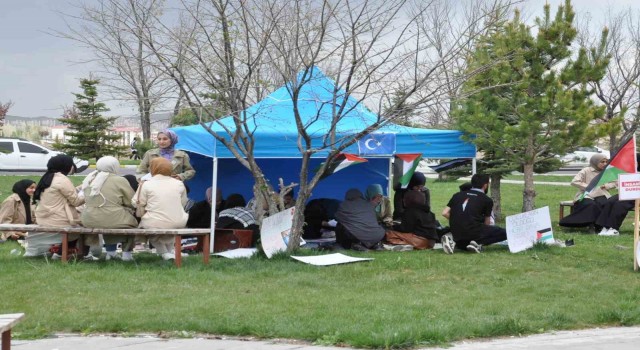 Karsta üniversite öğrencileri İsrail zulmüne karşı eylem başlattı