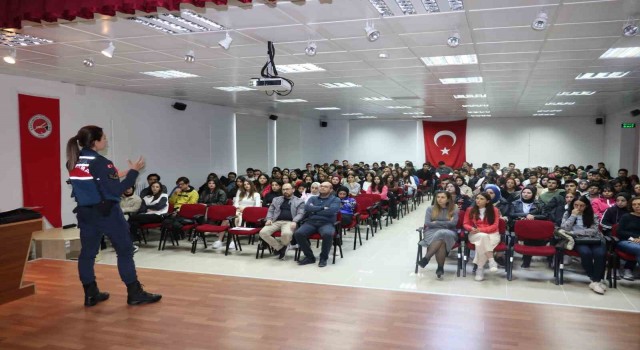 Kastamonuda üniversite öğrencilerine ve akademisyenlere jandarma eğitim verdi