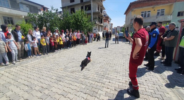 Kavakta çocuklara trafik eğitimi