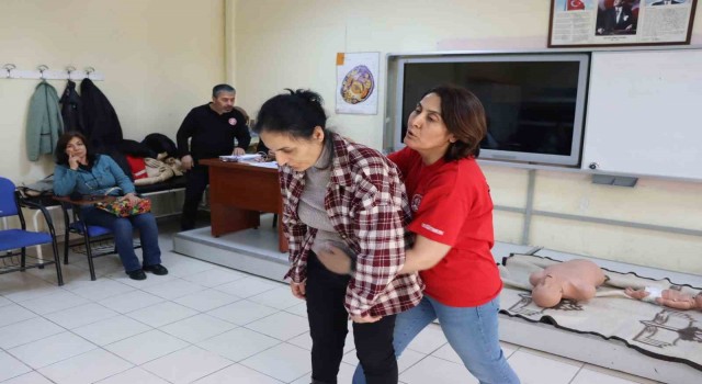 Kayseride öğretmenlere “Heimlich manevrası” eğitimi