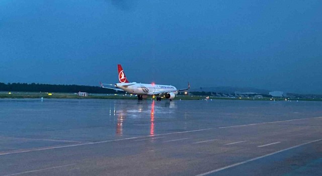 Kayserisporu Taşıyan Uçağa Yıldırım Çarptı