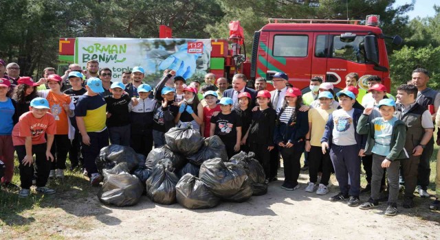 Kazdağlarında “Orman Benim” etkinliğinde yarım saatte 1 ton çöp topladılar