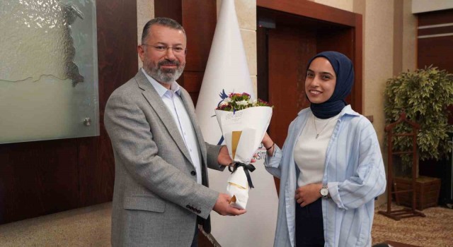 KBÜDE Hemşireler Haftasında Hemşirelik Bölümü öğrencilerine tohum hediye edildi