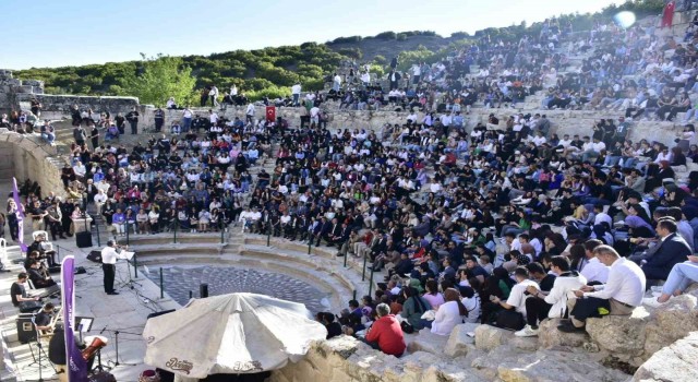 Kibyra Antik Kentinin gözbebeği Medusa mozaikli odeonda 2 bin yıl sonra tekrar müzik sesleri yükseldi