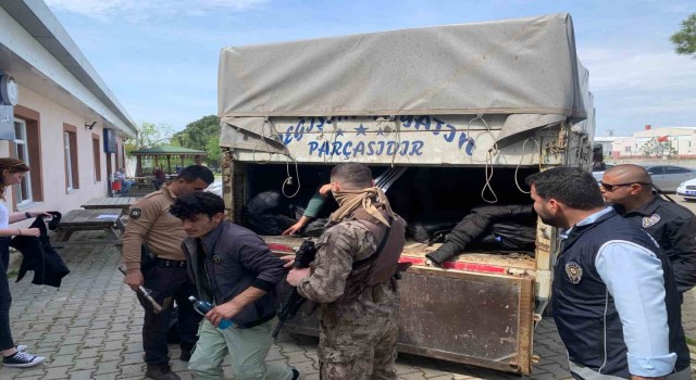 Kırklarelinde kamyonet kasasında 36 kaçak göçmen yakalandı