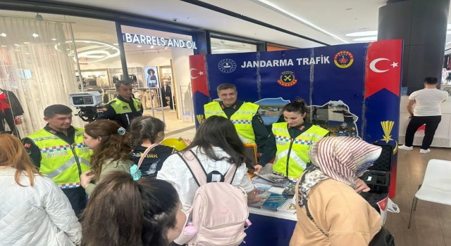 Kırklarelinde trafik kuralları hakkında vatandaşlar bilgilendirildi