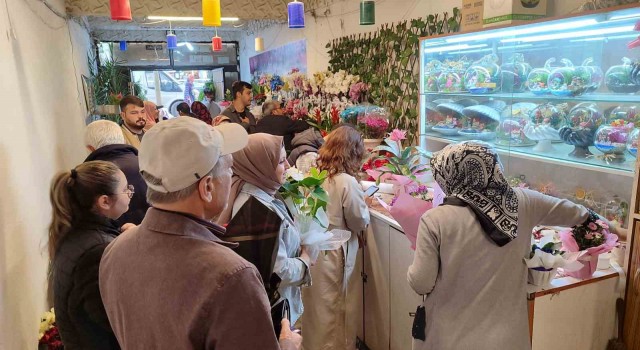 Kırşehirde çiçekçilerde Anneler Günü yoğunluğu