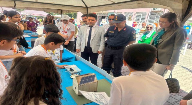 Köşkte öğrenciler bilim fuarında bir araya geldi