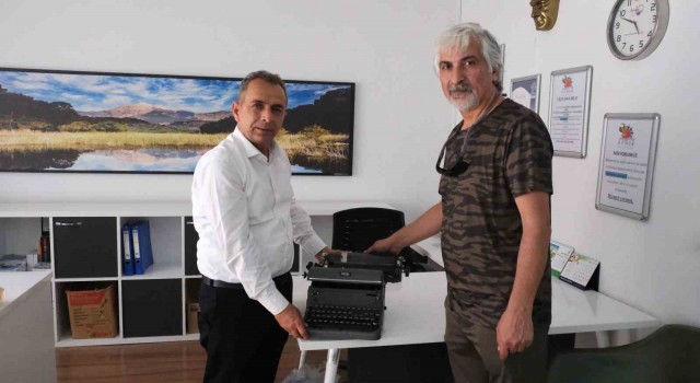 Kültürevine 1950 model daktiloyu bağışladı
