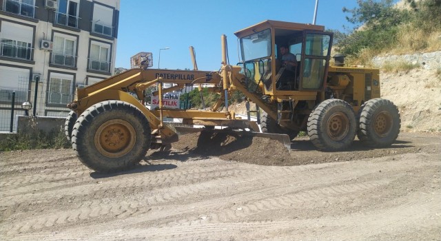 Kuşadası Belediyesi yol yapım çalışmalarına devam ediyor