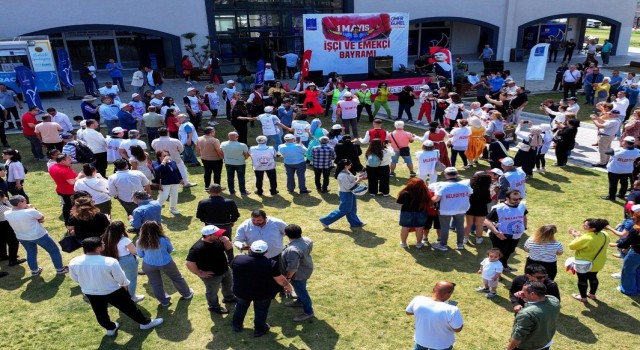 Kuşadası Belediyesinde 1 Mayıs coşkuyla kutlandı