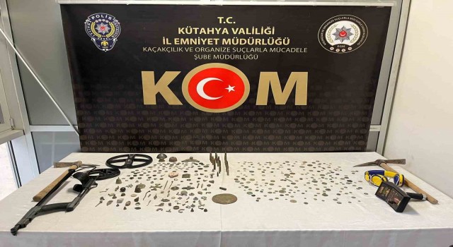 Kütahyada 7 adrese eş zamanlı tarihi eser kaçakçılığı operasyonu: 5 gözaltı