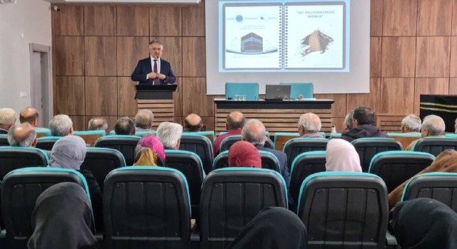 Kutsal topraklara gidecek olan hacı adayları için seminer düzenlendi