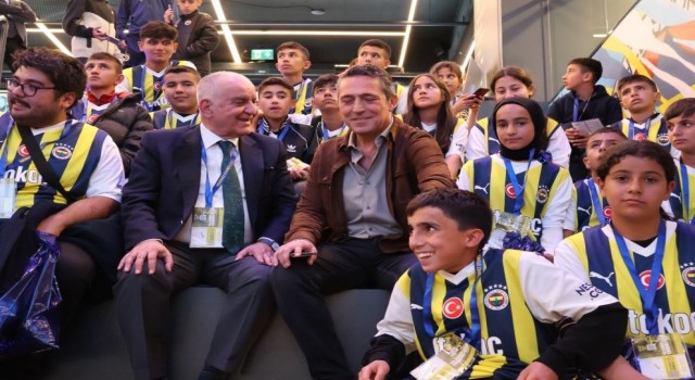 Malatyalı depremzede çocuklara Fenerbahçe Başkanı Ali Koçtan sürpriz
