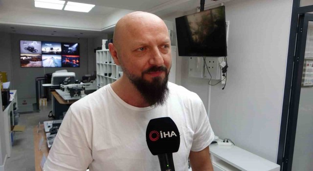 Maltepede dükkana girip alışveriş yapan uzaktan kumandalı araba ilgi odağı oldu