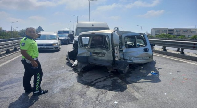 Manavgatta iki araç çarpıştı: 2 yaralı