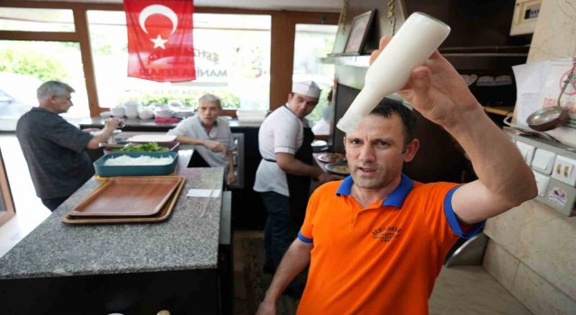 Manisa Kebabının yeni ekürisi dökülmeyen ayran