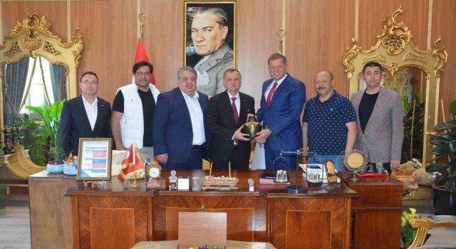 Manisa Ticaret Borsasından Yunusemre ve Şehzadelere Hayırlı olsun ziyareti