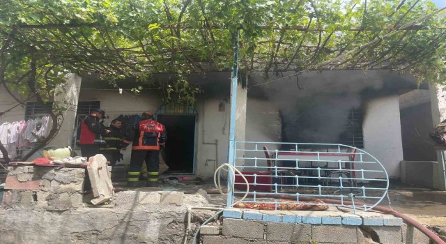 Mardinde bir evde çıkan yangında 2 çocuk dumandan etkilendi
