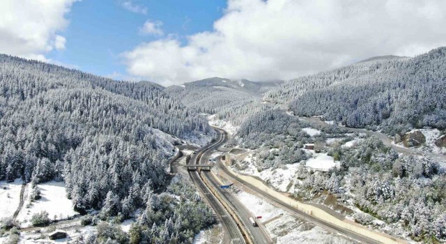 Mayıs ayında yağan kar Ilgaz Dağını beyaza bürüdü