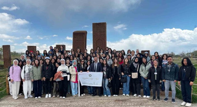 Maziden Atiye Ahlat programıyla öğrencilere bölge tanıtılıyor