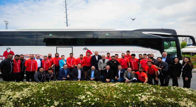 Mercedes-Benz Türk, Ampute Futbol Milli Takımını Hoşdere Otobüs Fabrikasında ağırladı