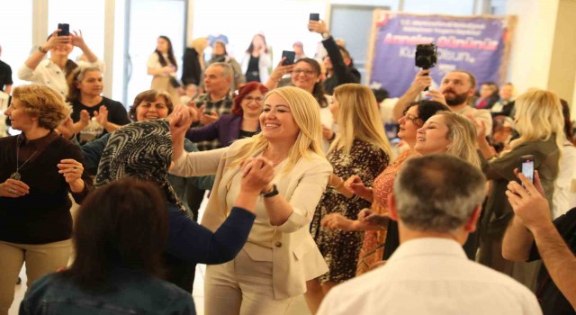 Merkezefendi Alzheimer Yaşam Merkezindeki büyüklerin Anneler Günü kutlandı