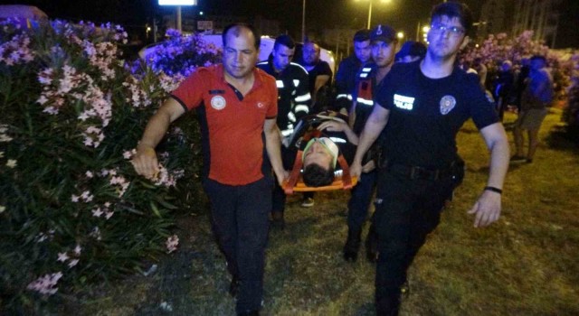 Mersinde polis minibüsü kaza yaptı: 1 polis memuru yaralı