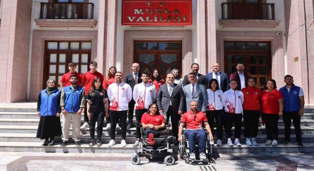 Milli sporculardan Vali Akbıyıka ziyaret