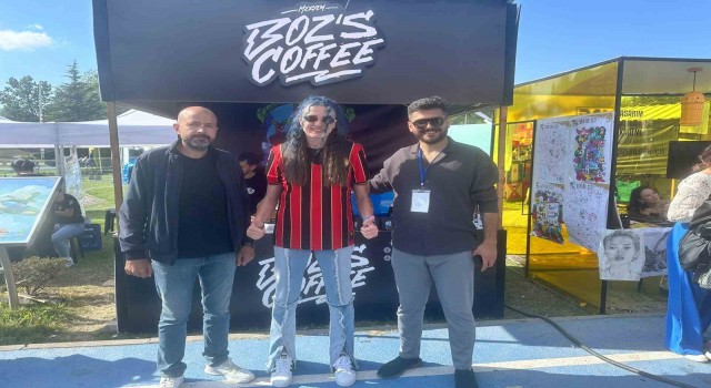Milli Voleybolcu Meryem Boza Eskişehirspor hatıra forması hediye edildi