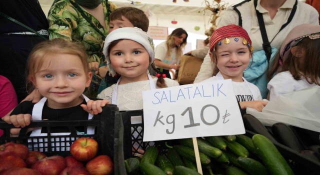 Samsun’da Minikler pazarcı oldu, sebze-meyve sattı