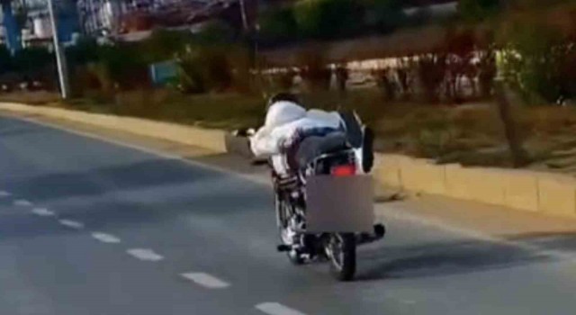 Motosiklet ile tehlikeli yolculuğa polis ekiplerinden ceza