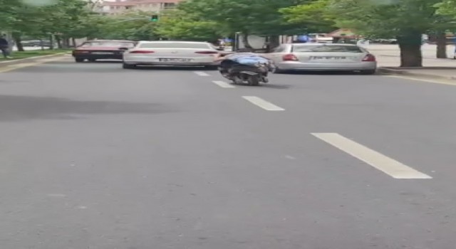 Motosiklet sürücüsü hem kendi canını hem de trafiktekilerin canını hiçe saydı