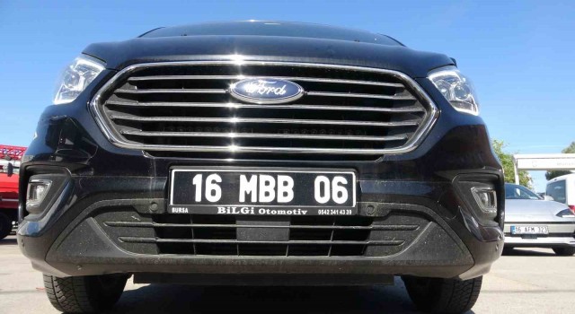 Mudanya Belediye Başkanı Deniz Dalgıç, makam aracını satışa çıkardı