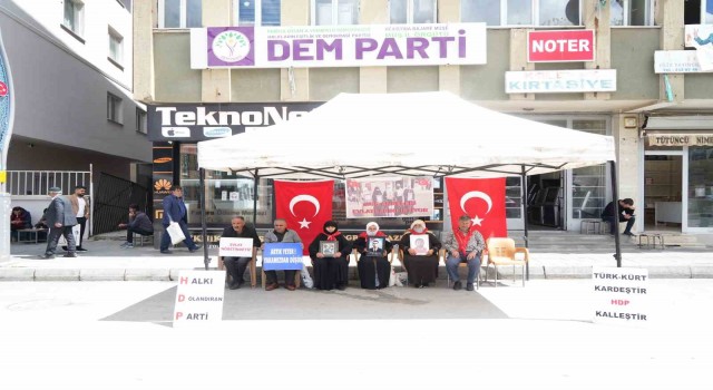 Muşta PKK tarafından kaçırılan çocukların aileleri oturma eylemine devam ediyor