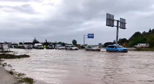 Nevşehirde sağanak ulaşımda aksamalara neden oldu