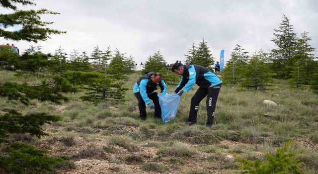 Niğdede daha temiz bir orman için çöp topladılar