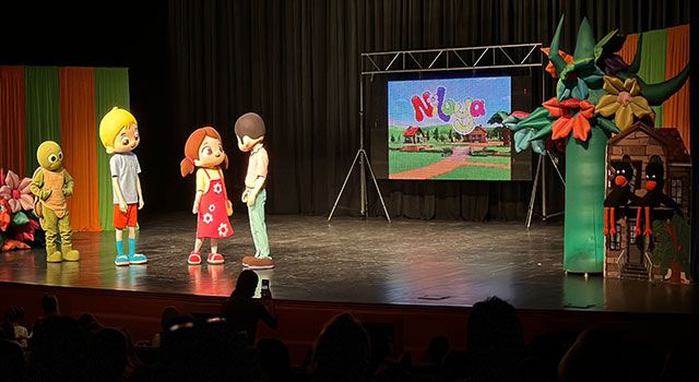 Niloya Sevgisi Sınırları Aşıyor